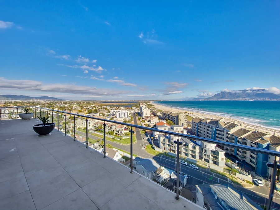4 Bedroom Property for Sale in Bloubergrant Western Cape